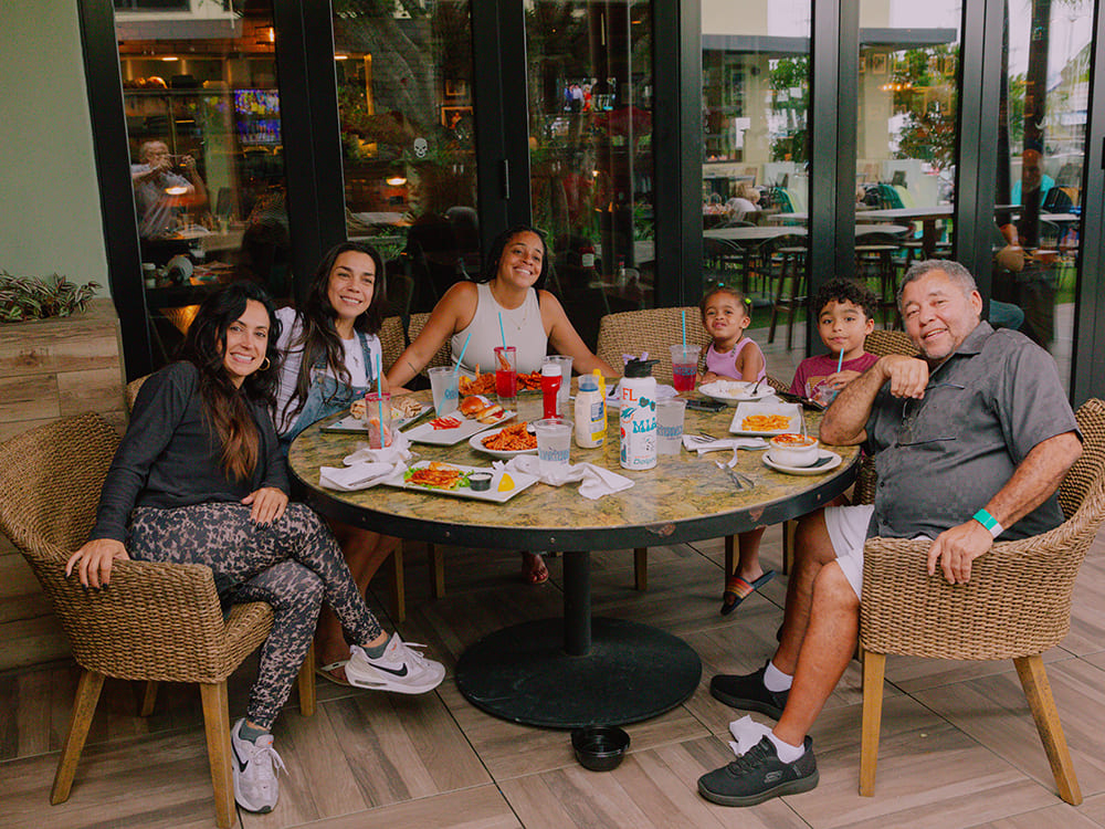 restaurant near port everglades